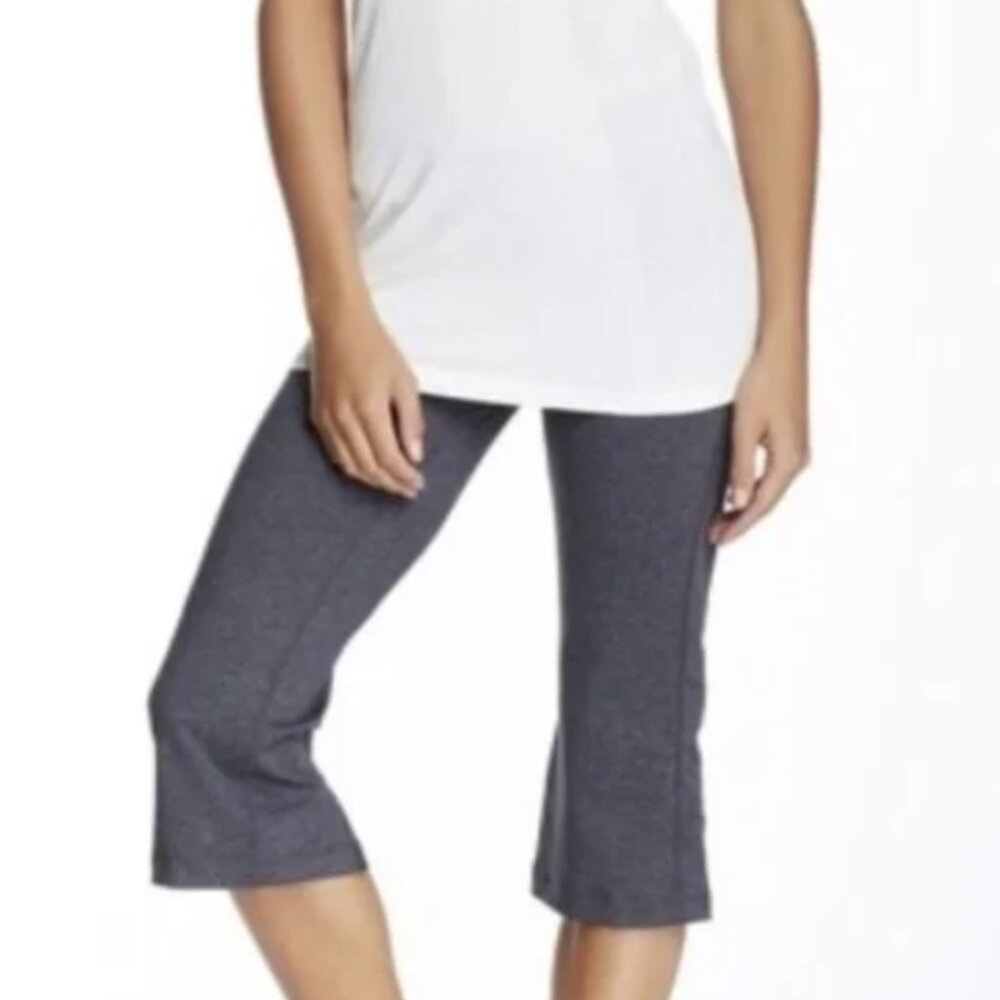 Lucy Lotus Capri Leggings in Charcoal Gray